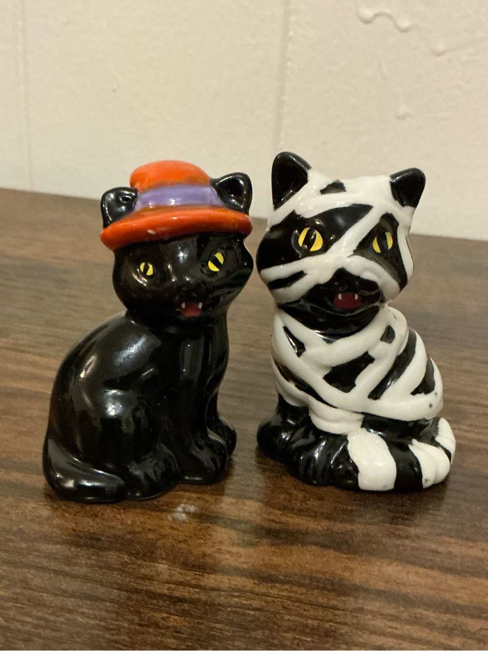 A Sweet set of Cracker Barrel Halloween Cat Salt and Pepper Shakers